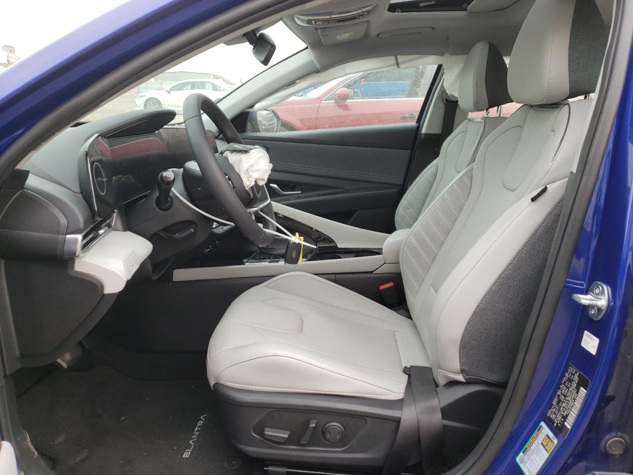2023 Hyundai Elantra - Image 7