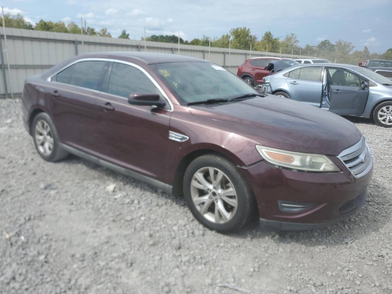 2011 Ford Taurus - Image 4