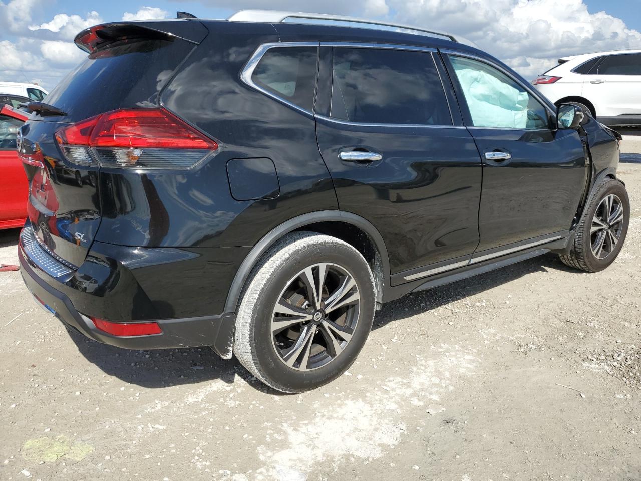 2017 Nissan Rogue - Image 3
