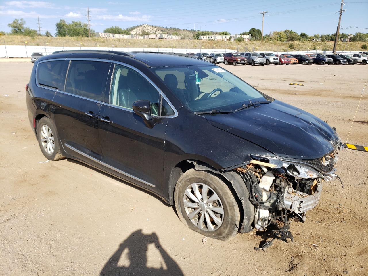 2017 Chrysler Pacifica Touring L VIN: 2C4RC1BG9HR785618 Lot: 76530994