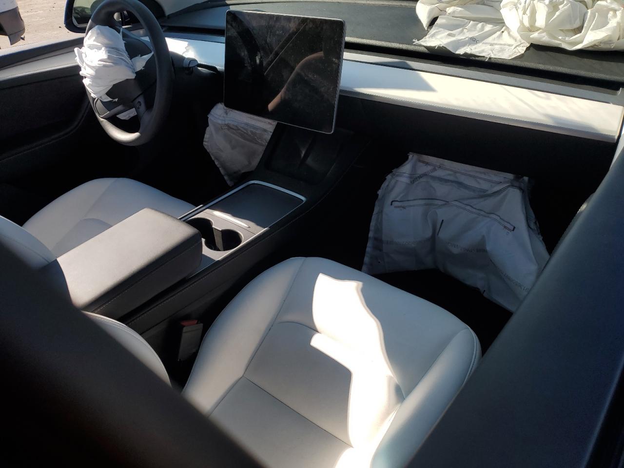 7SAYGAEE0RF022039 2024 Tesla Model Y