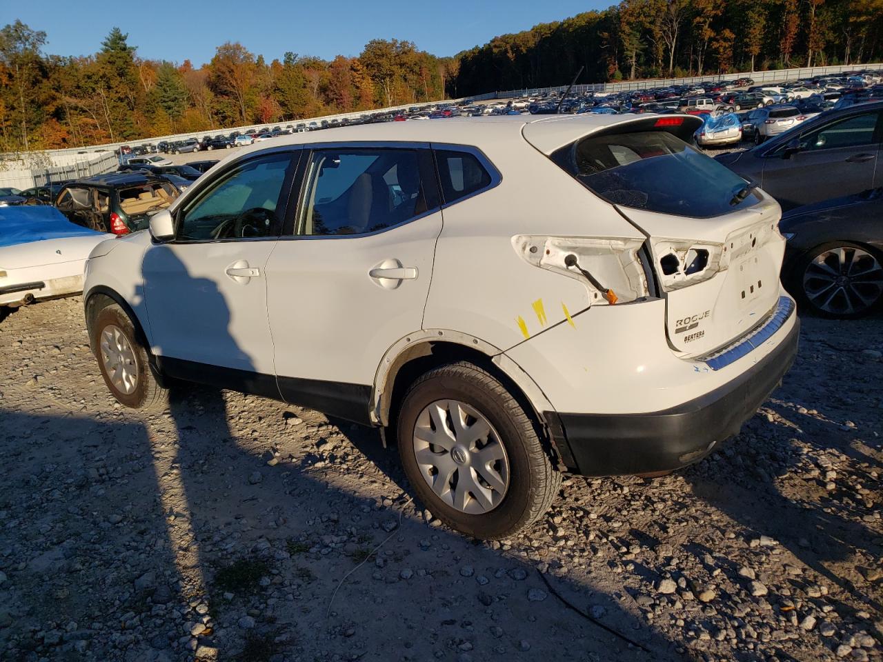 JN1BJ1CR0JW287282 2018 NISSAN ROGUE - Image 2