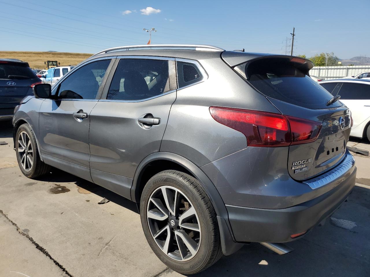 2017 Nissan Rogue - Image 2
