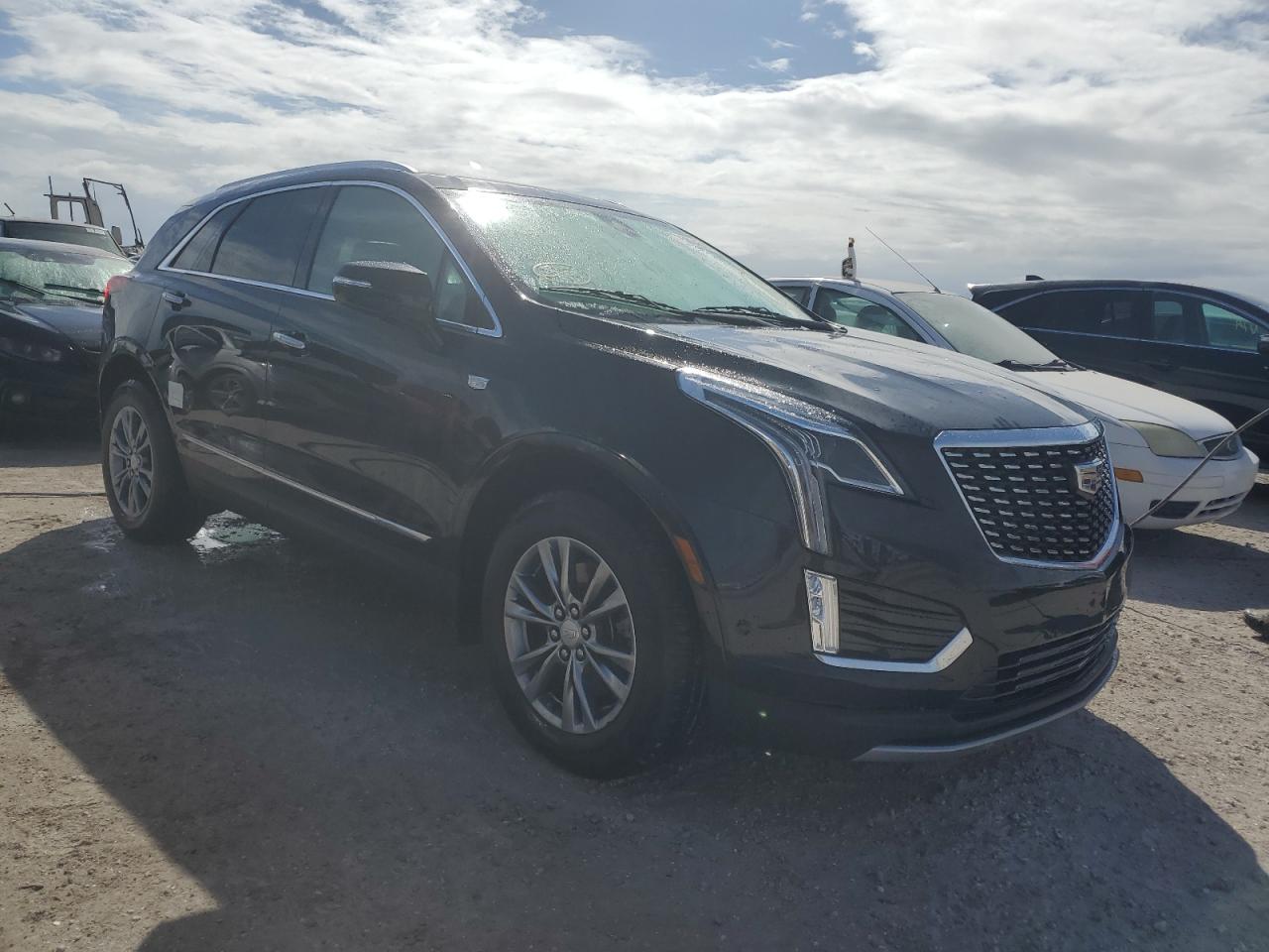 VIN 1GYKNCRS1MZ174526 2021 CADILLAC XT5 no.4