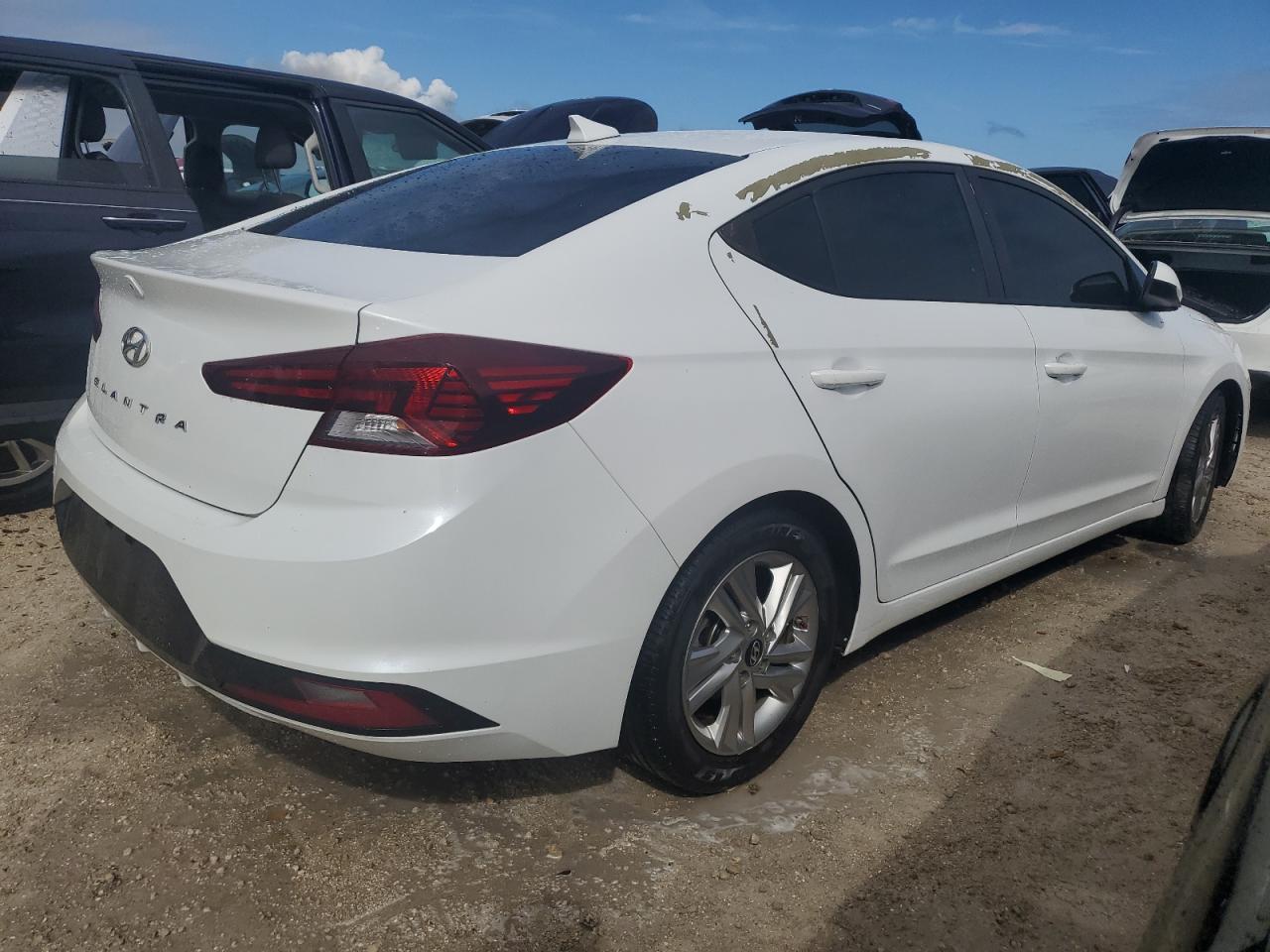 2019 Hyundai Elantra - Image 3