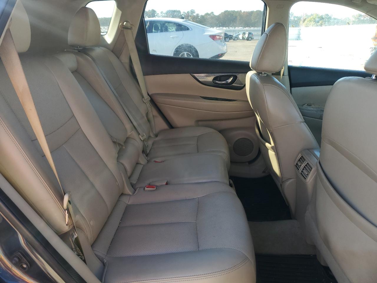 2015 Nissan Rogue - Image 11
