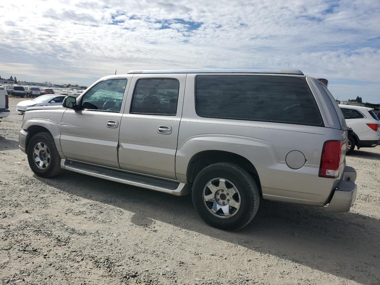 2003 Cadillac Escalade - Image 2