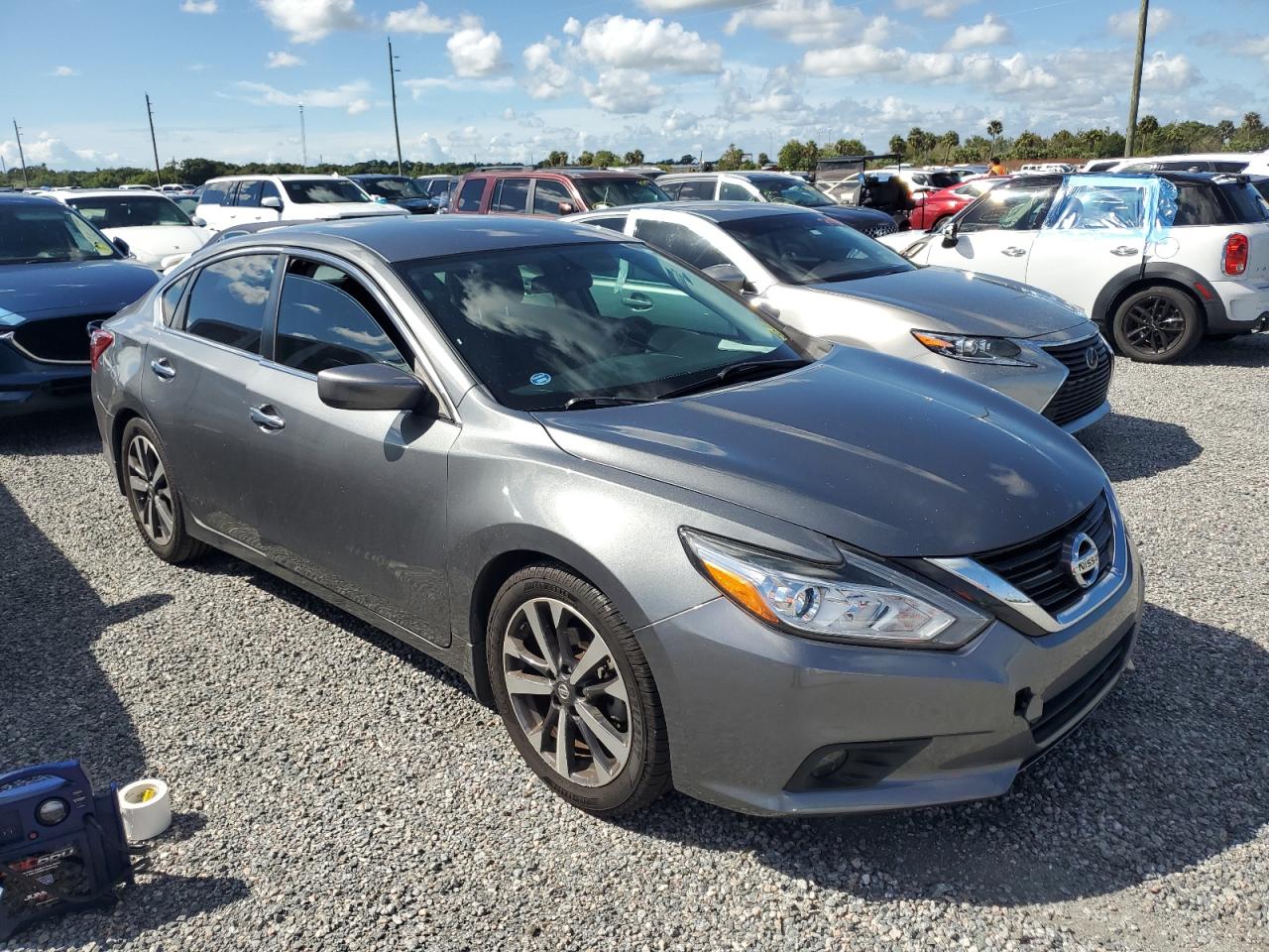 2017 Nissan Altima - Image 4