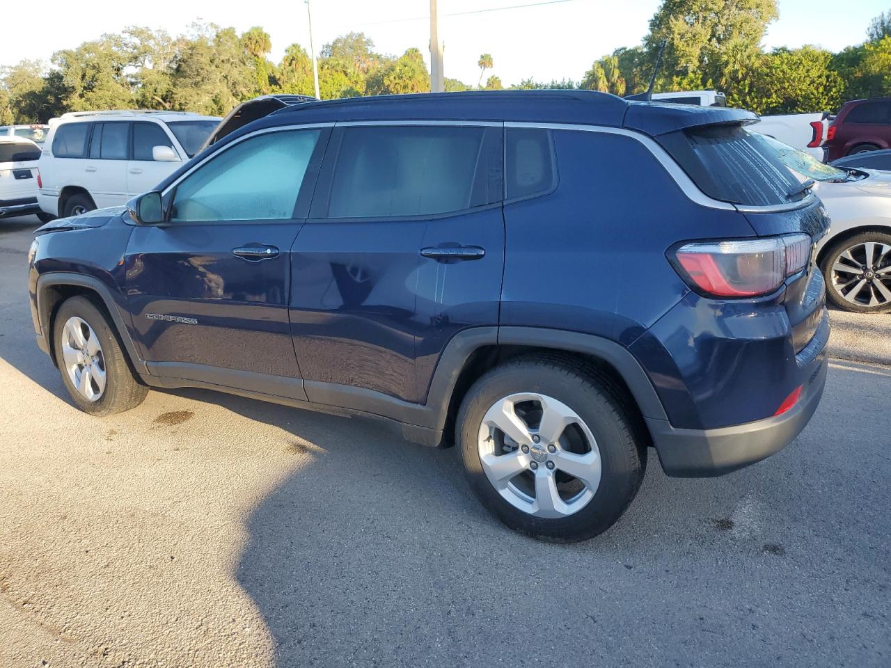 3C4NJCBB1MT548844 2021 JEEP COMPASS - Image 2