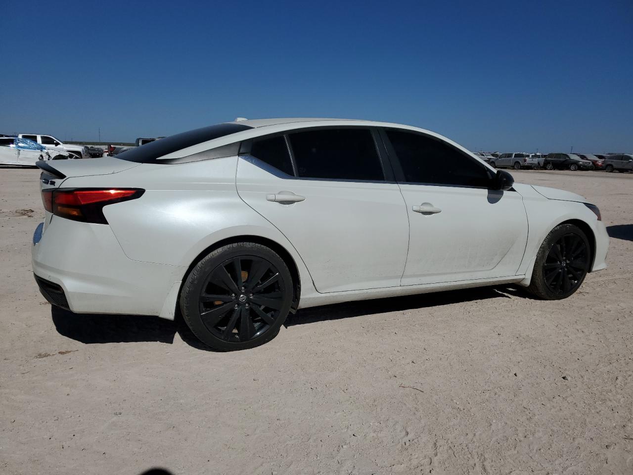 2022 Nissan Altima - Image 3