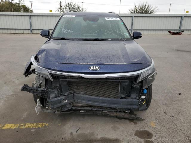 KNDERCAAXM7174336 Kia Seltos EX 5