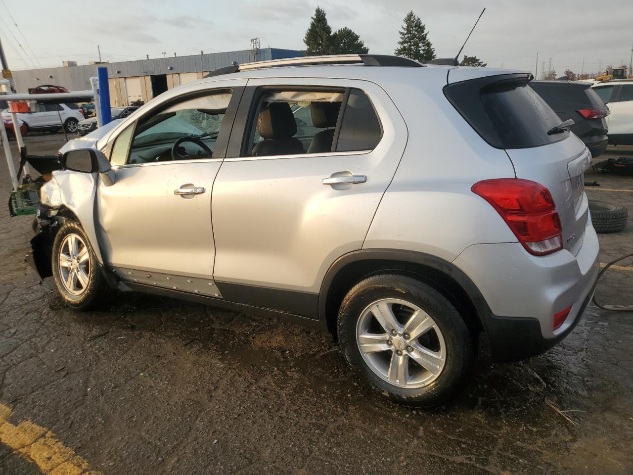 VIN KL7CJLSBXKB833898 2019 CHEVROLET TRAX no.2