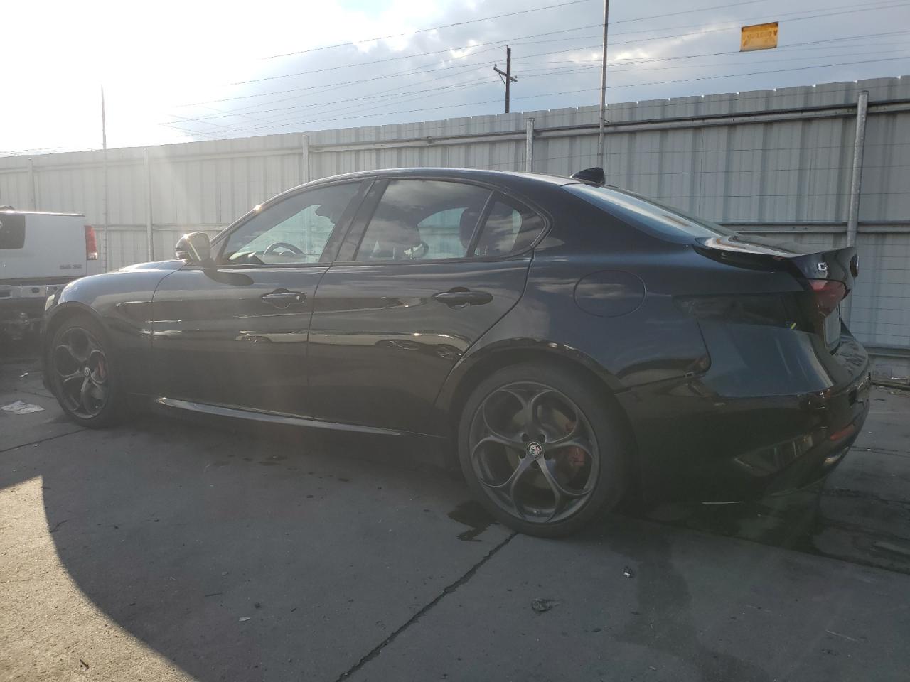 ZARFAEEN3H7555977 2017 ALFA ROMEO GIULIA - Image 2