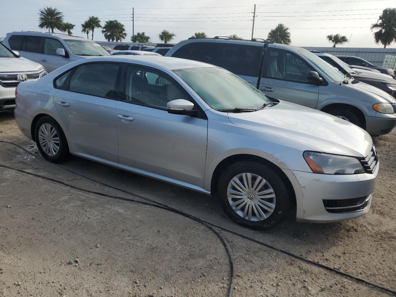 2014 Volkswagen Passat - Image 4