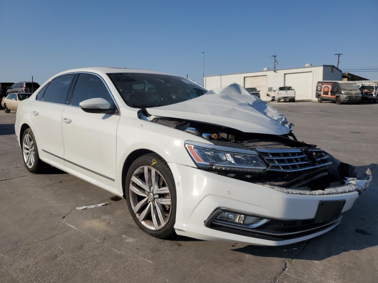 2016 Volkswagen Passat - Image 4