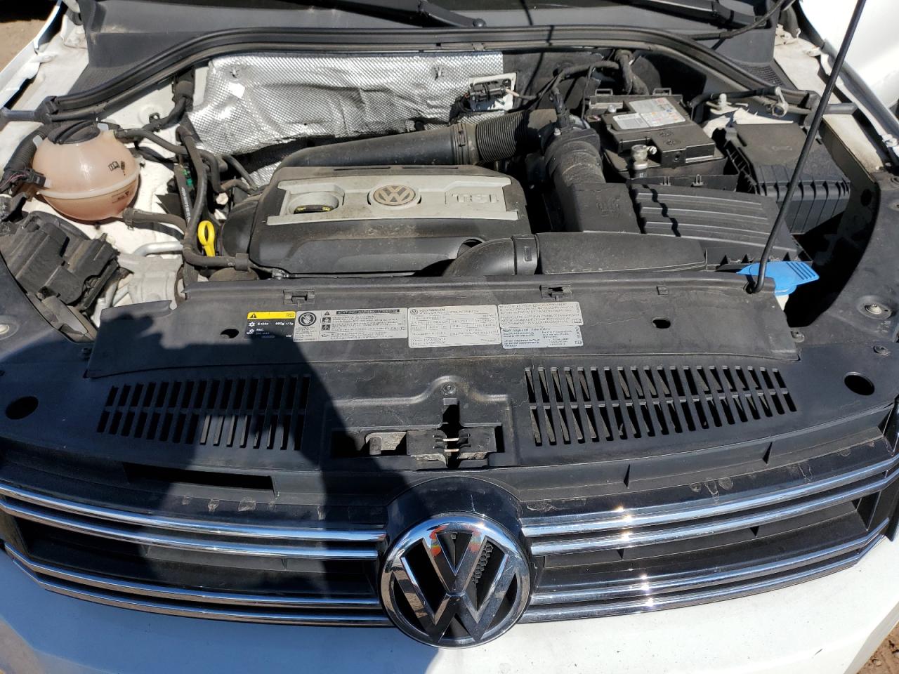 WVGSV7AX4HK005597 2017 Volkswagen Tiguan Wolfsburg