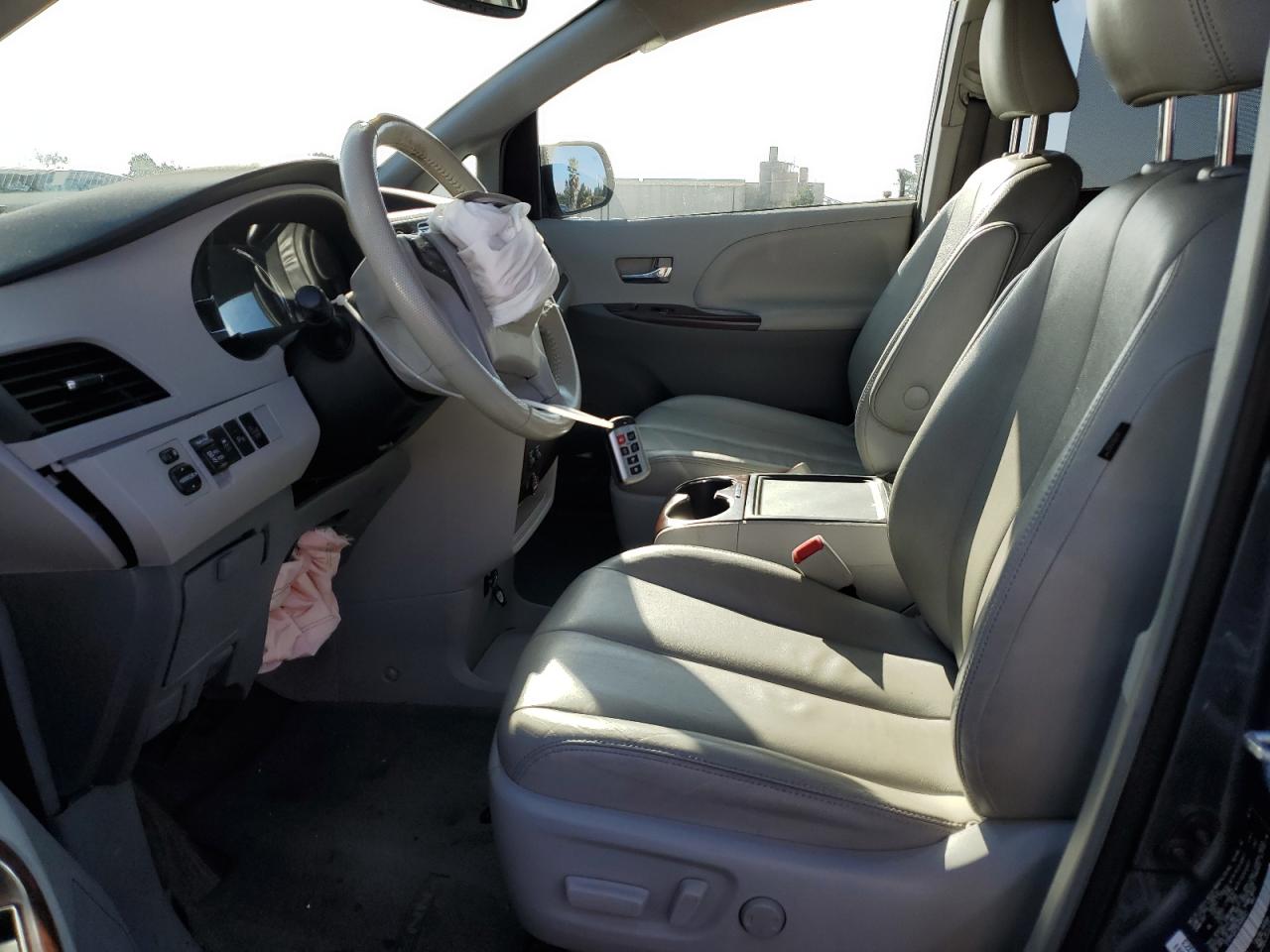 2014 Toyota Sienna - Image 7
