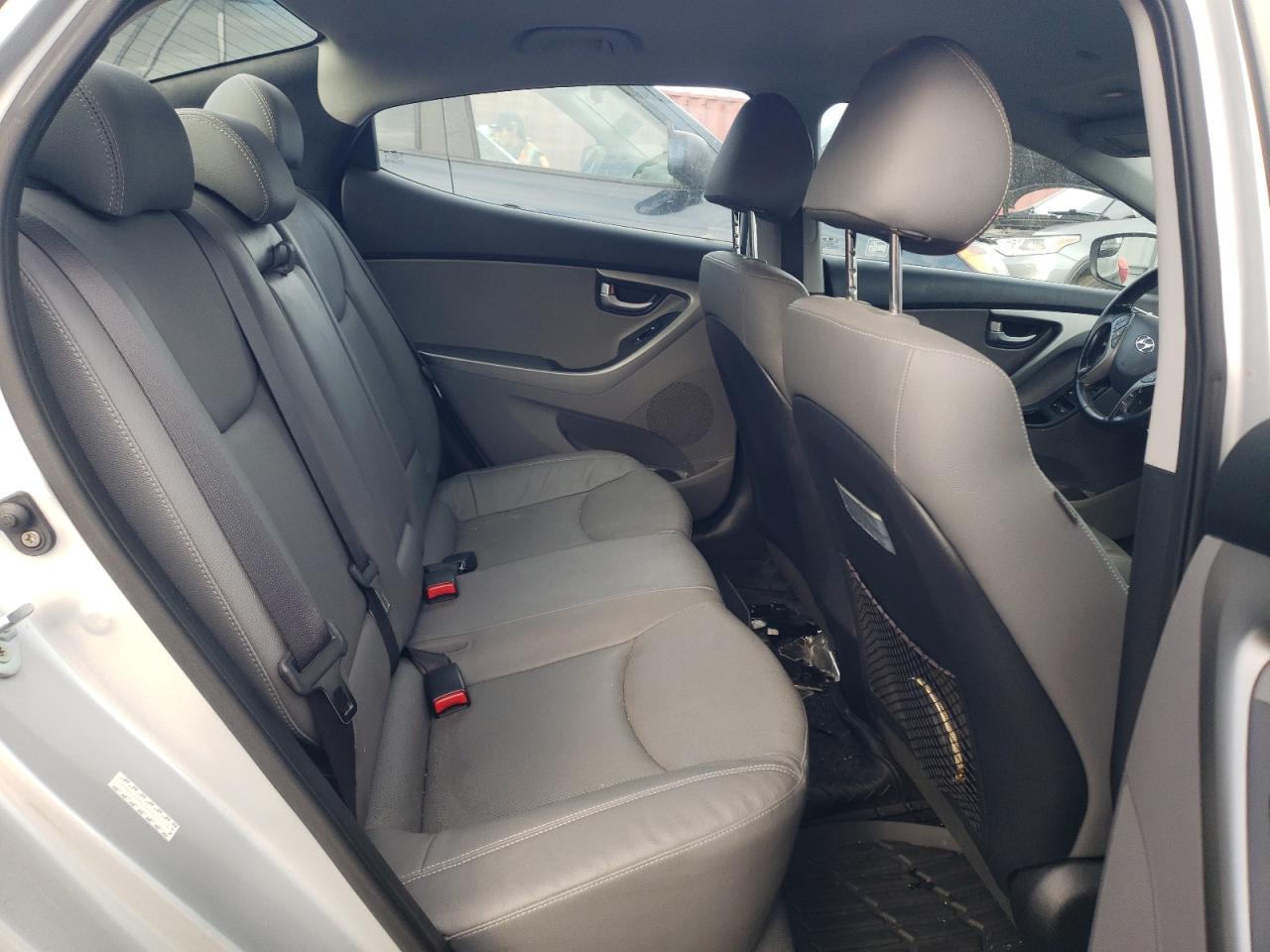 2015 Hyundai Elantra - Image 10
