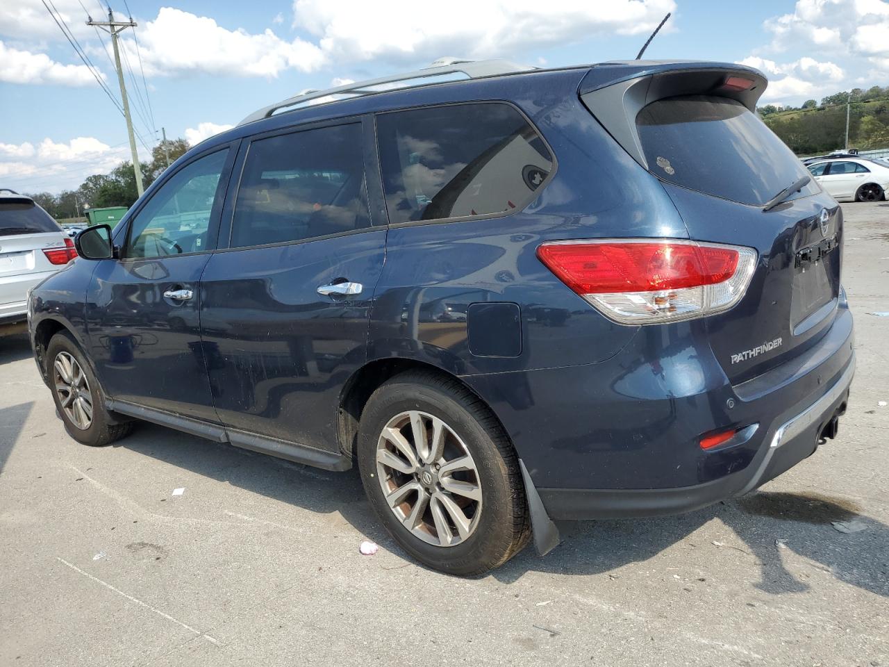 2014 Nissan Pathfinder - Image 2