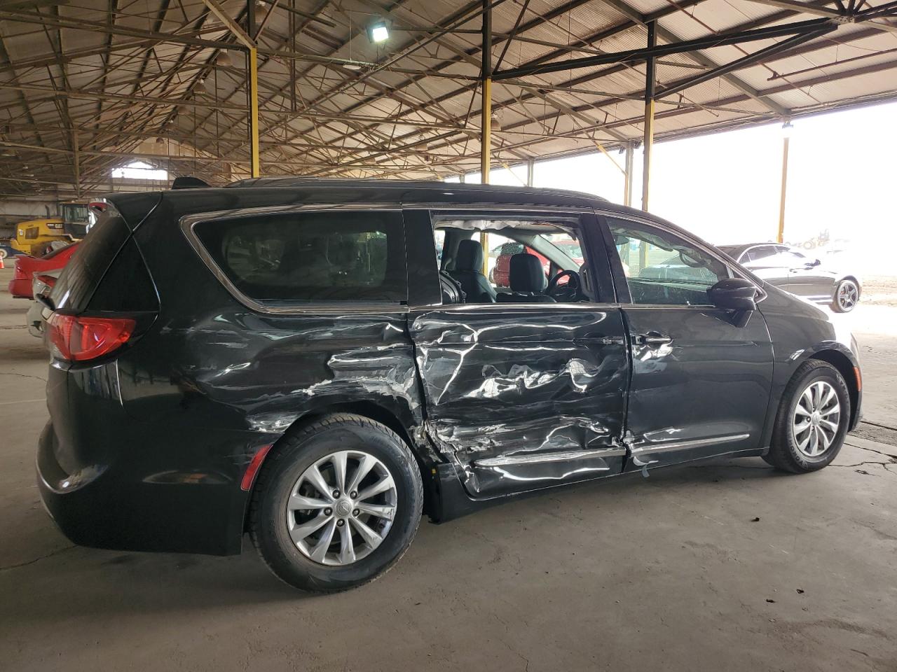 2019 Chrysler Pacifica - Image 3