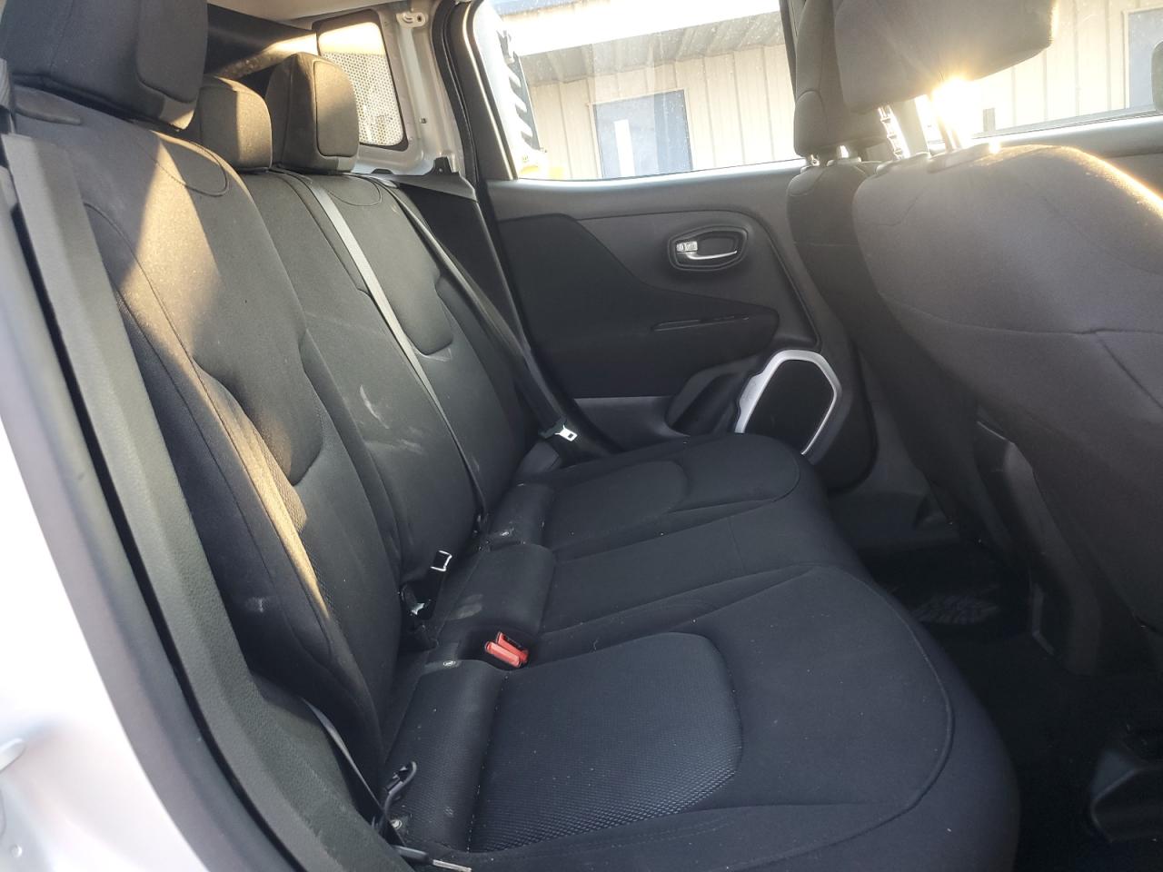 2018 Jeep Renegade - Image 11