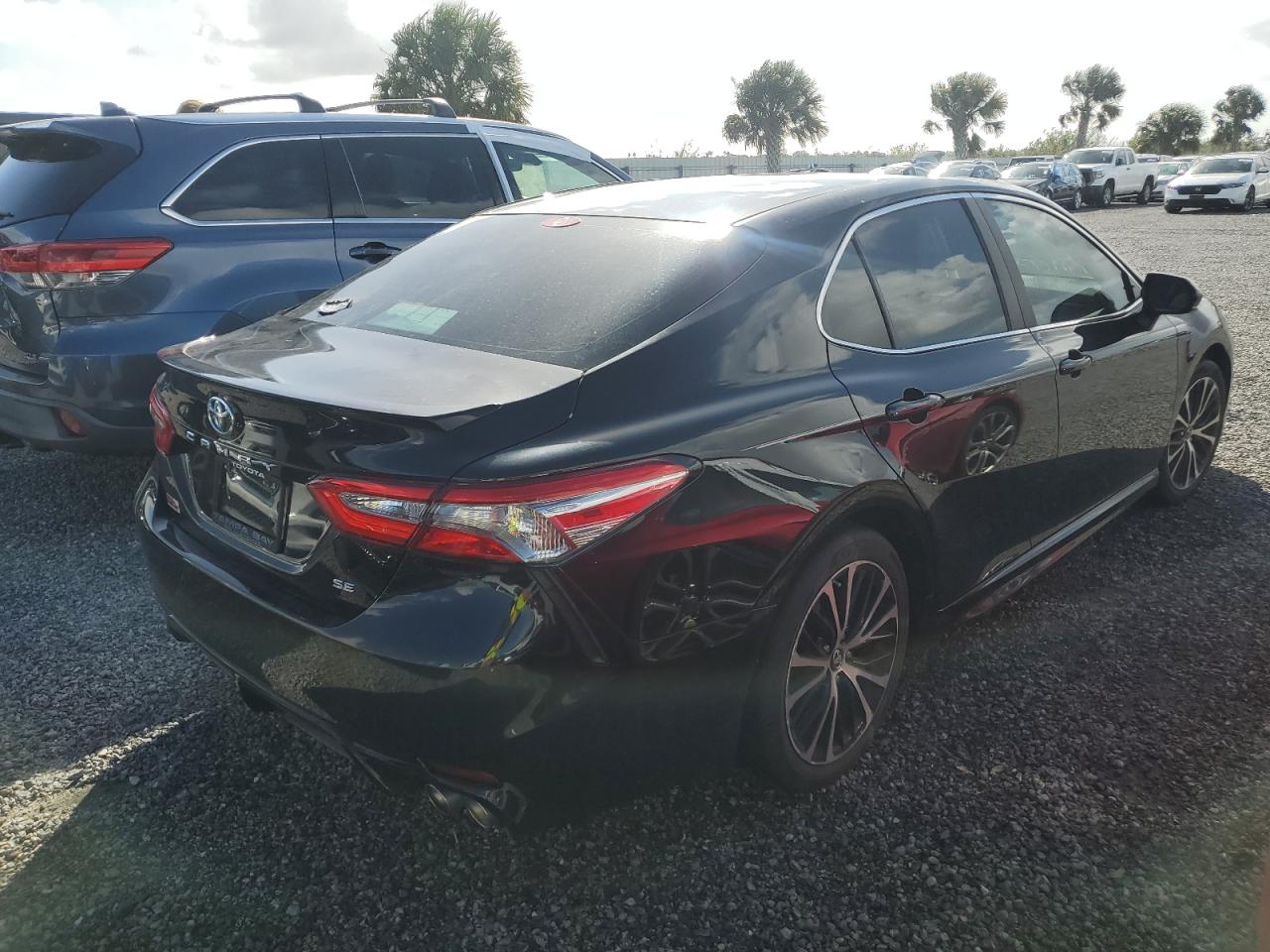 VIN 4T1B11HK0JU127676 2018 TOYOTA CAMRY no.3