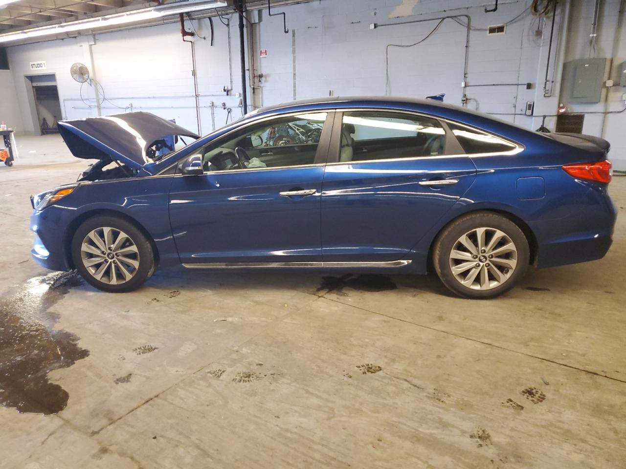 2017 Hyundai Sonata - Image 2