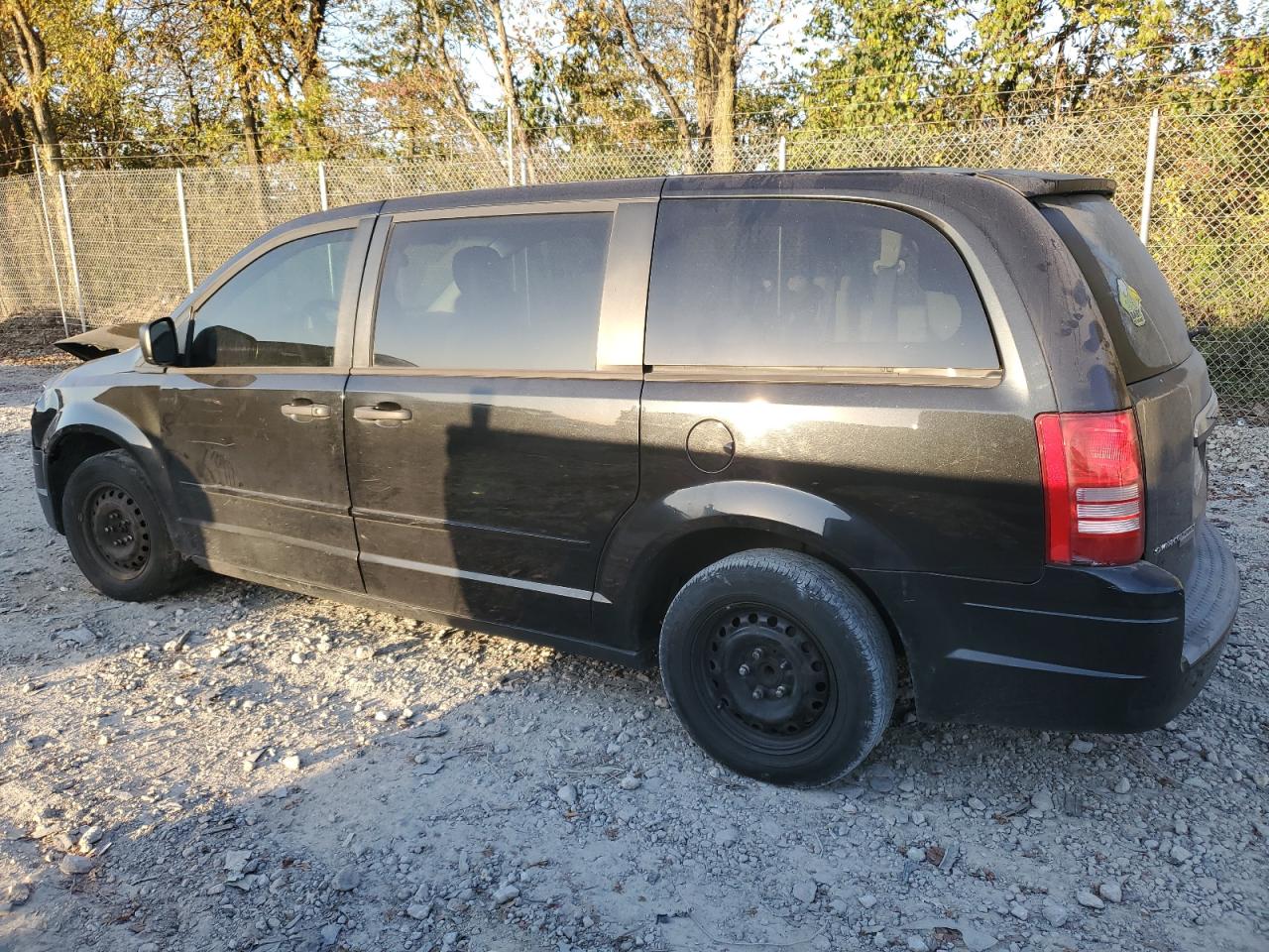 2008 Chrysler Town & Country - Image 2