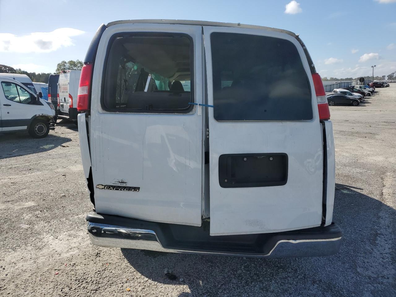 2019 Chevrolet Express - Image 6