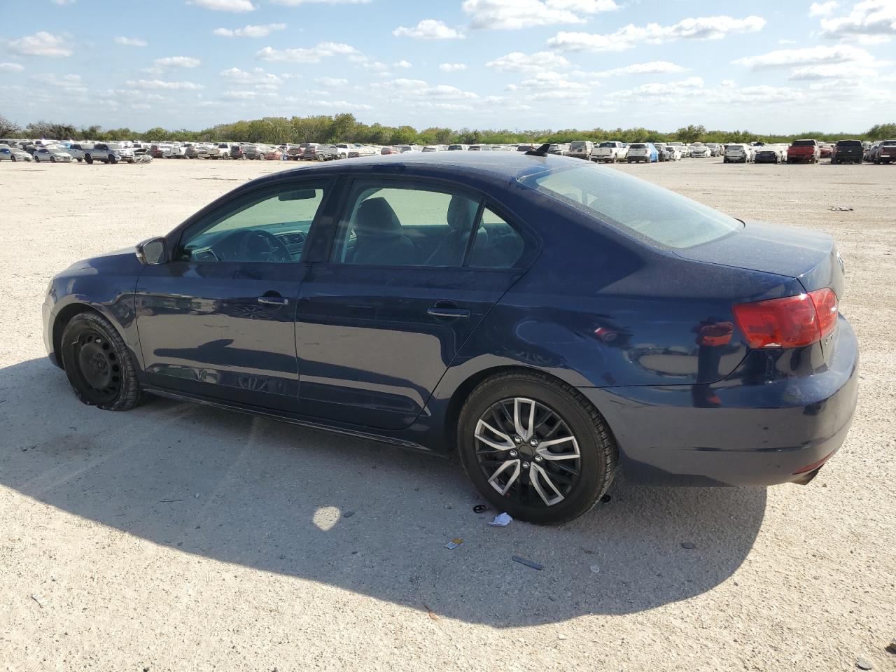 2014 Volkswagen Jetta - Image 2
