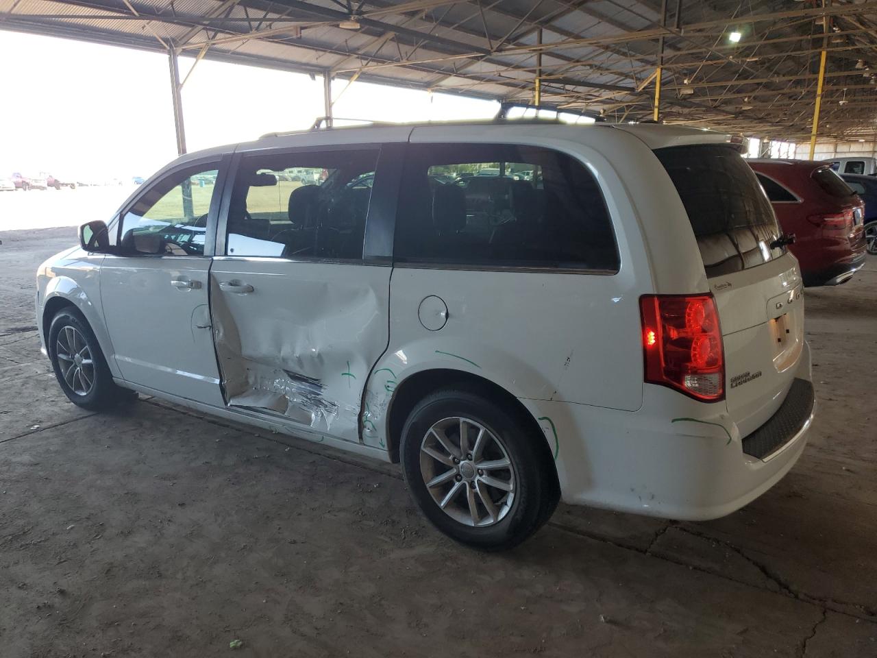 2019 Dodge Caravan - Image 2