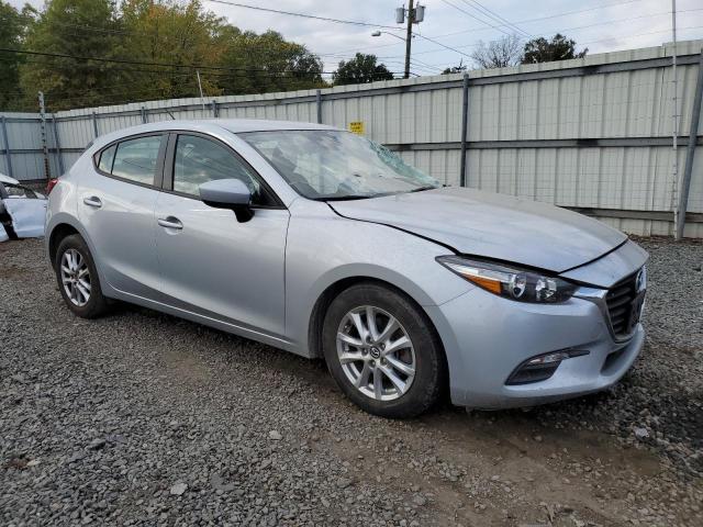  MAZDA 3 2018 Srebrny