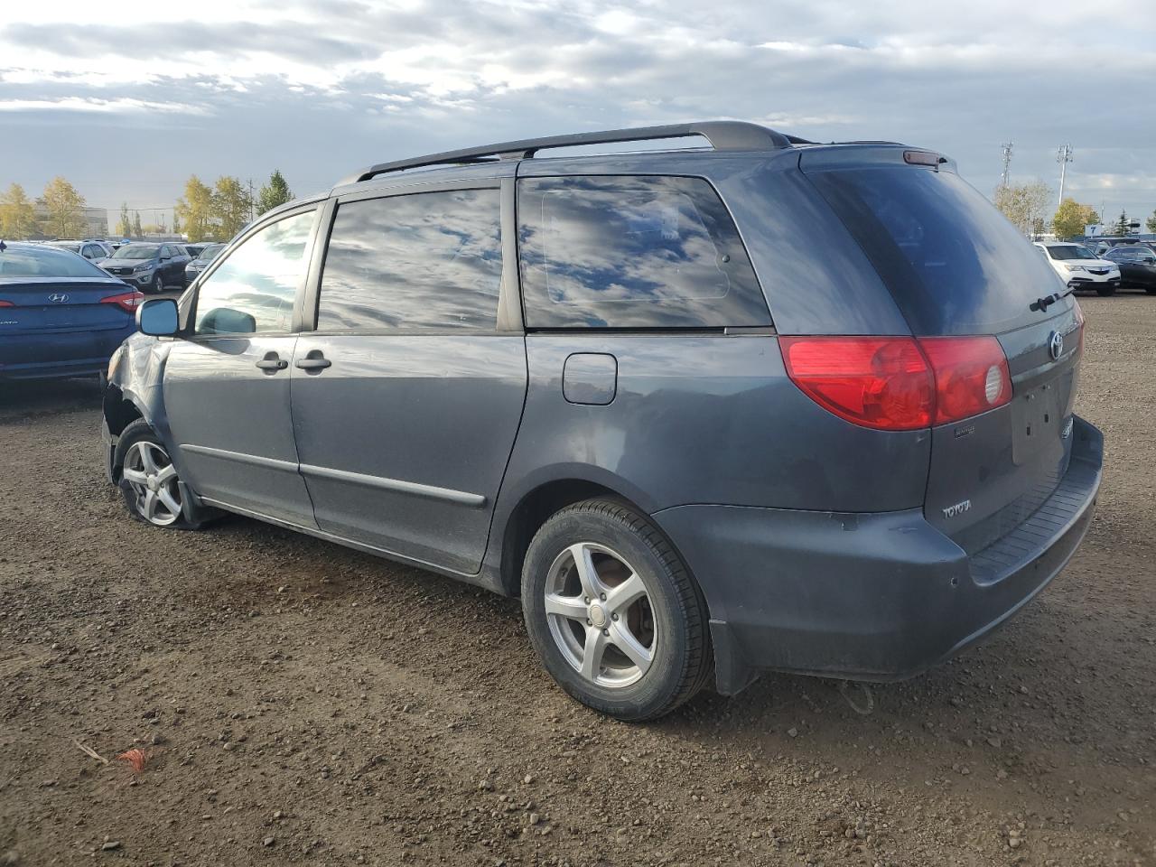 2008 Toyota Sienna - Image 2