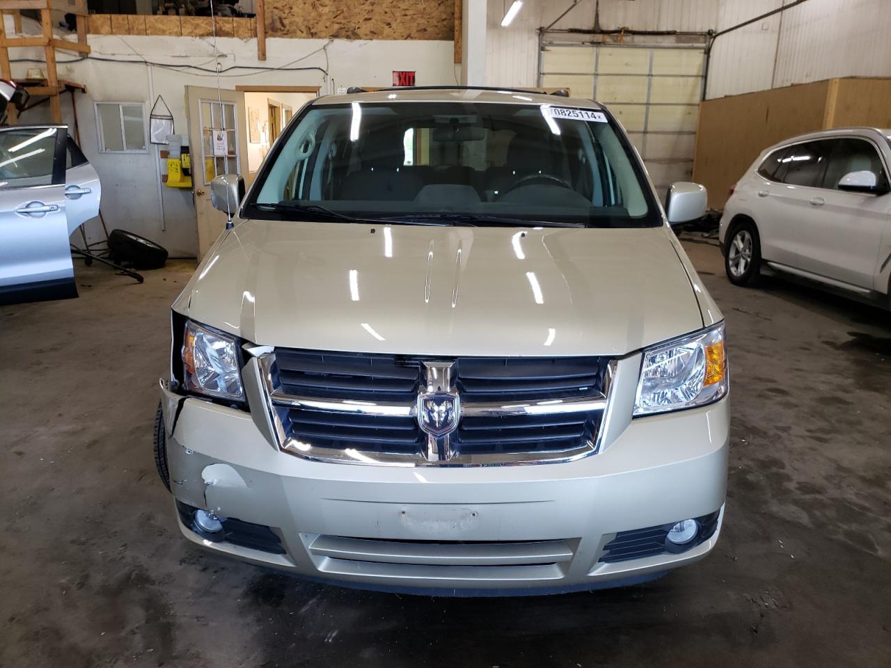 2010 Dodge Caravan - Image 5