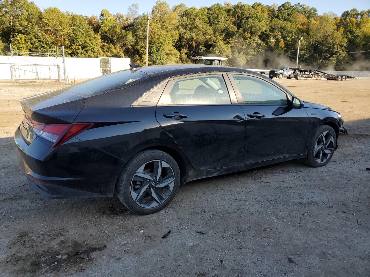 2023 Hyundai Elantra - Image 3