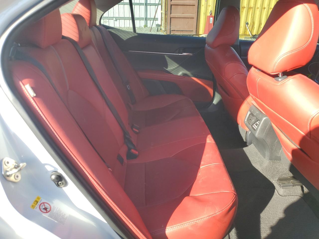 2018 Toyota Camry - Image 10