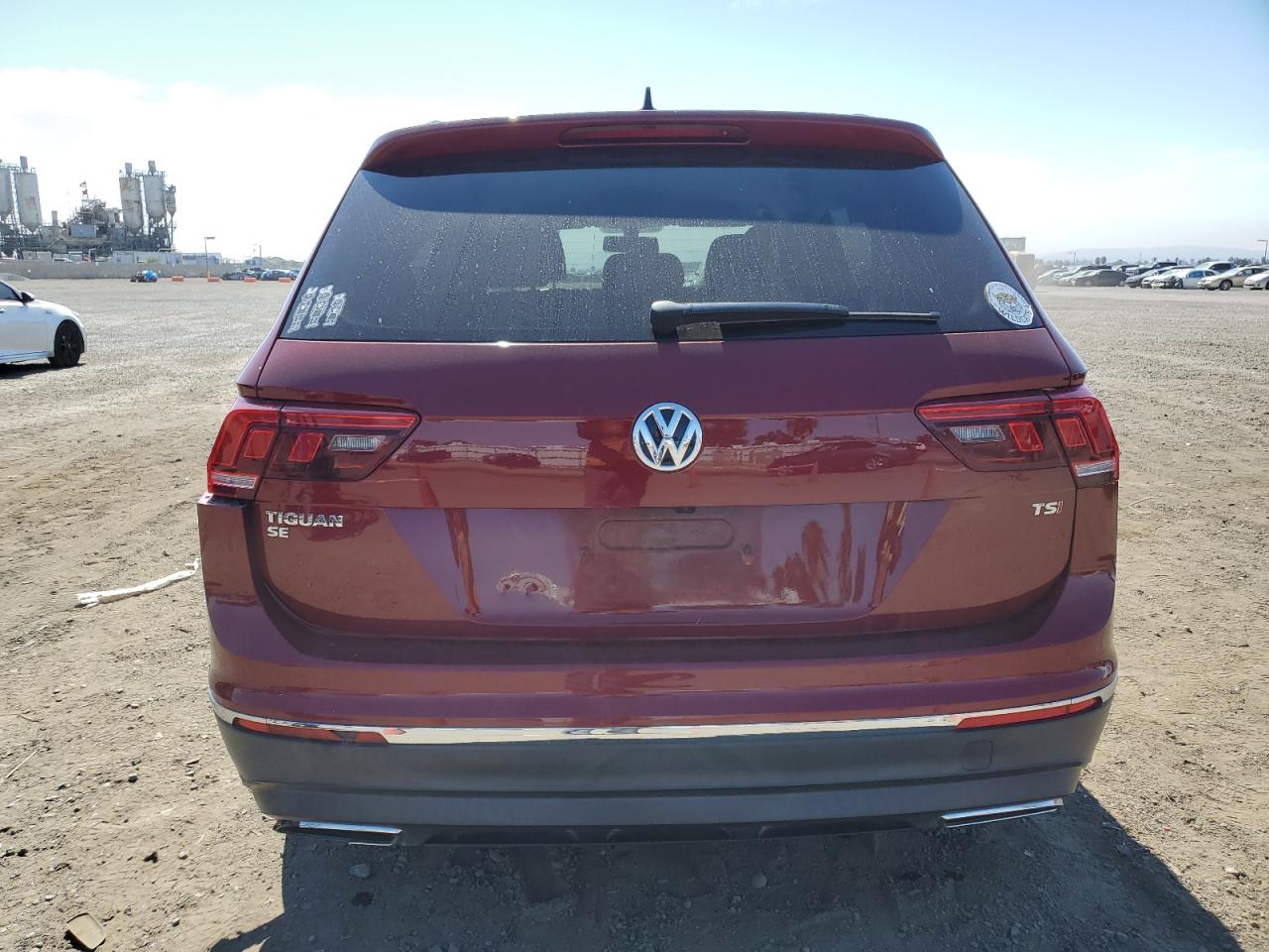 3VV3B7AX0JM215812 2018 Volkswagen Tiguan Se