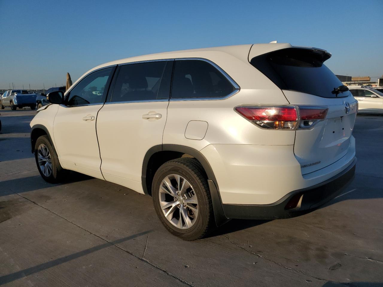 5TDBKRFHXFS192165 2015 TOYOTA HIGHLANDER - Image 2