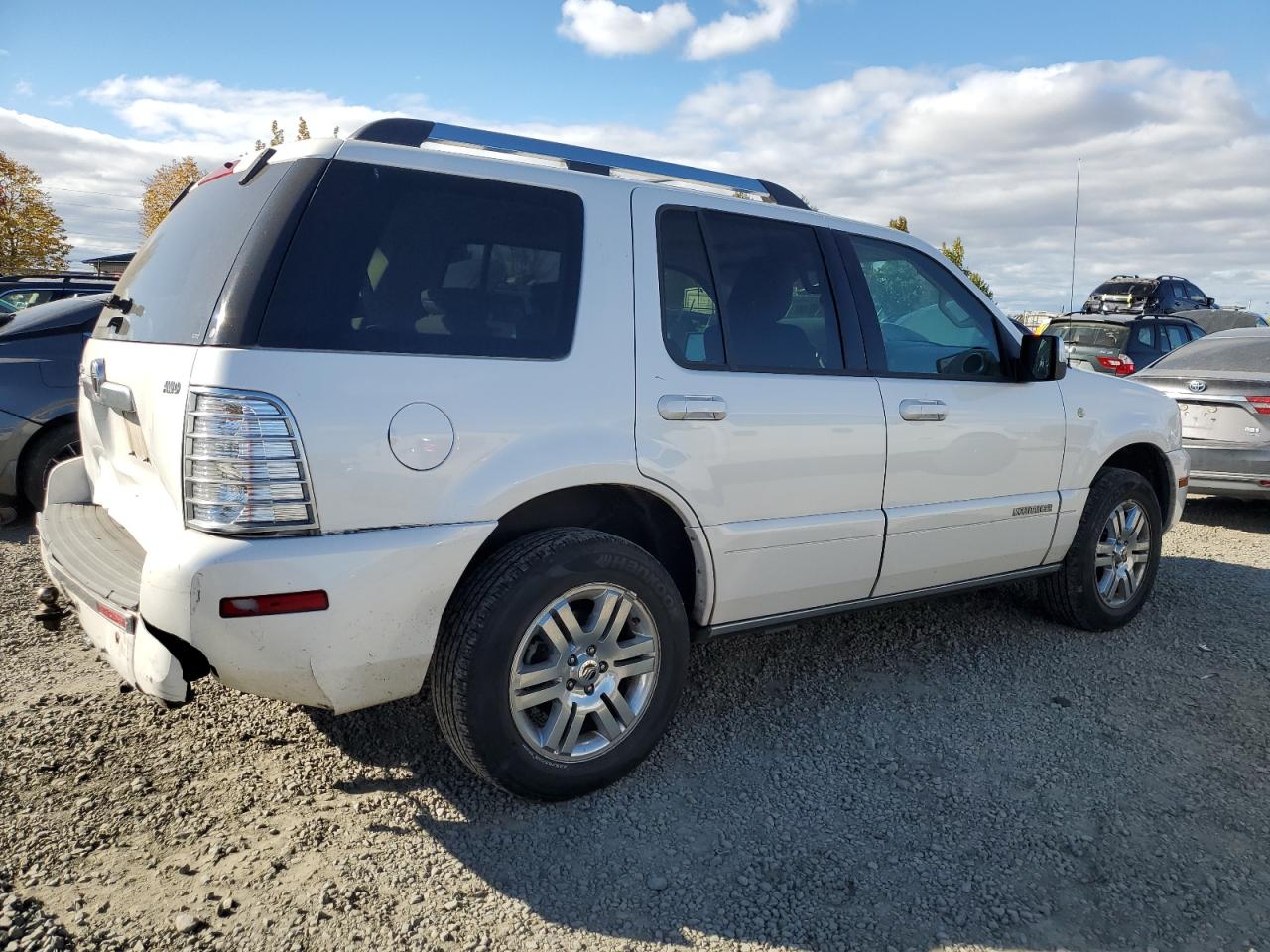 2010 Mercury Mountaineer - Image 3
