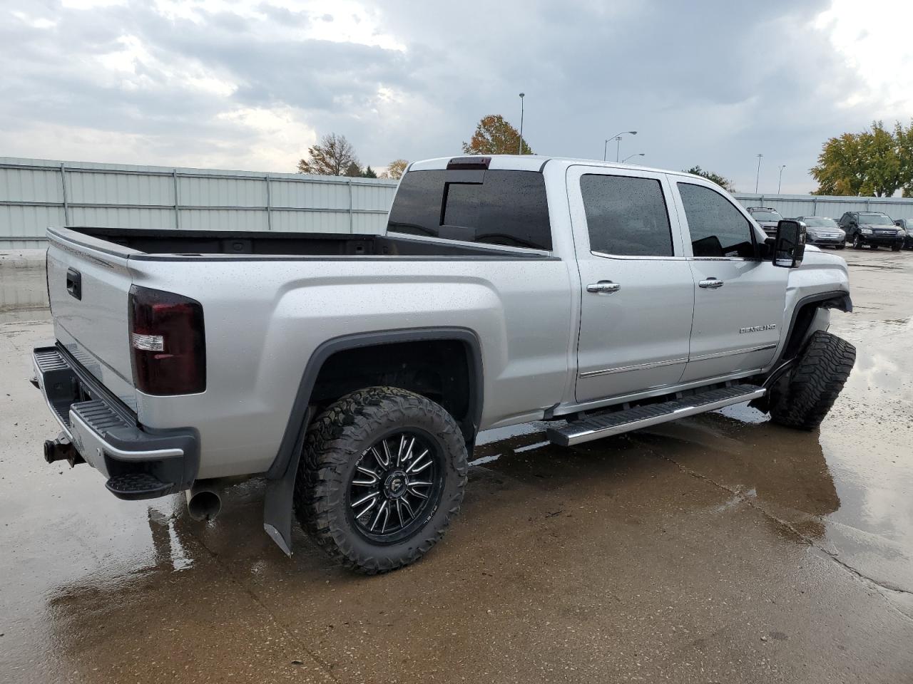2017 GMC Sierra - Image 3