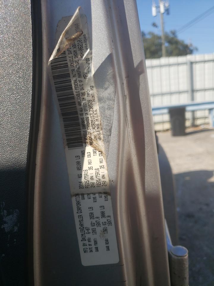 2007 Jeep Wrangler X VIN: 1J4GB39157L230528 Lot: 60622435