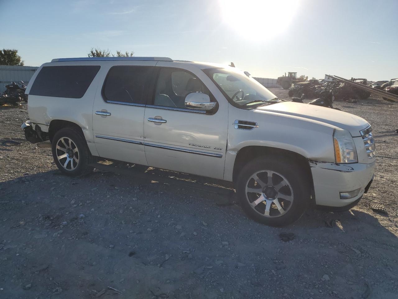 2010 Cadillac Escalade - Image 4