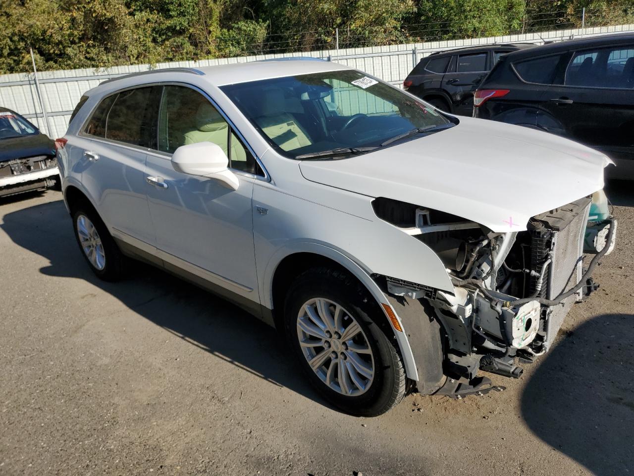 VIN 1GYKNARSXKZ237883 2019 CADILLAC XT5 no.4