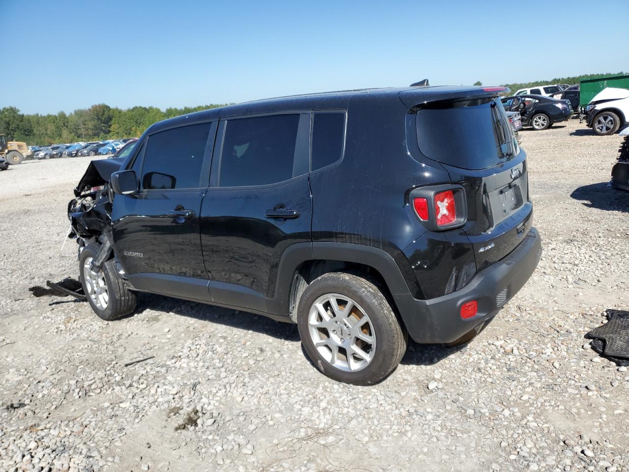 ZACNJDB15PPP16698 2023 JEEP RENEGADE - Image 2