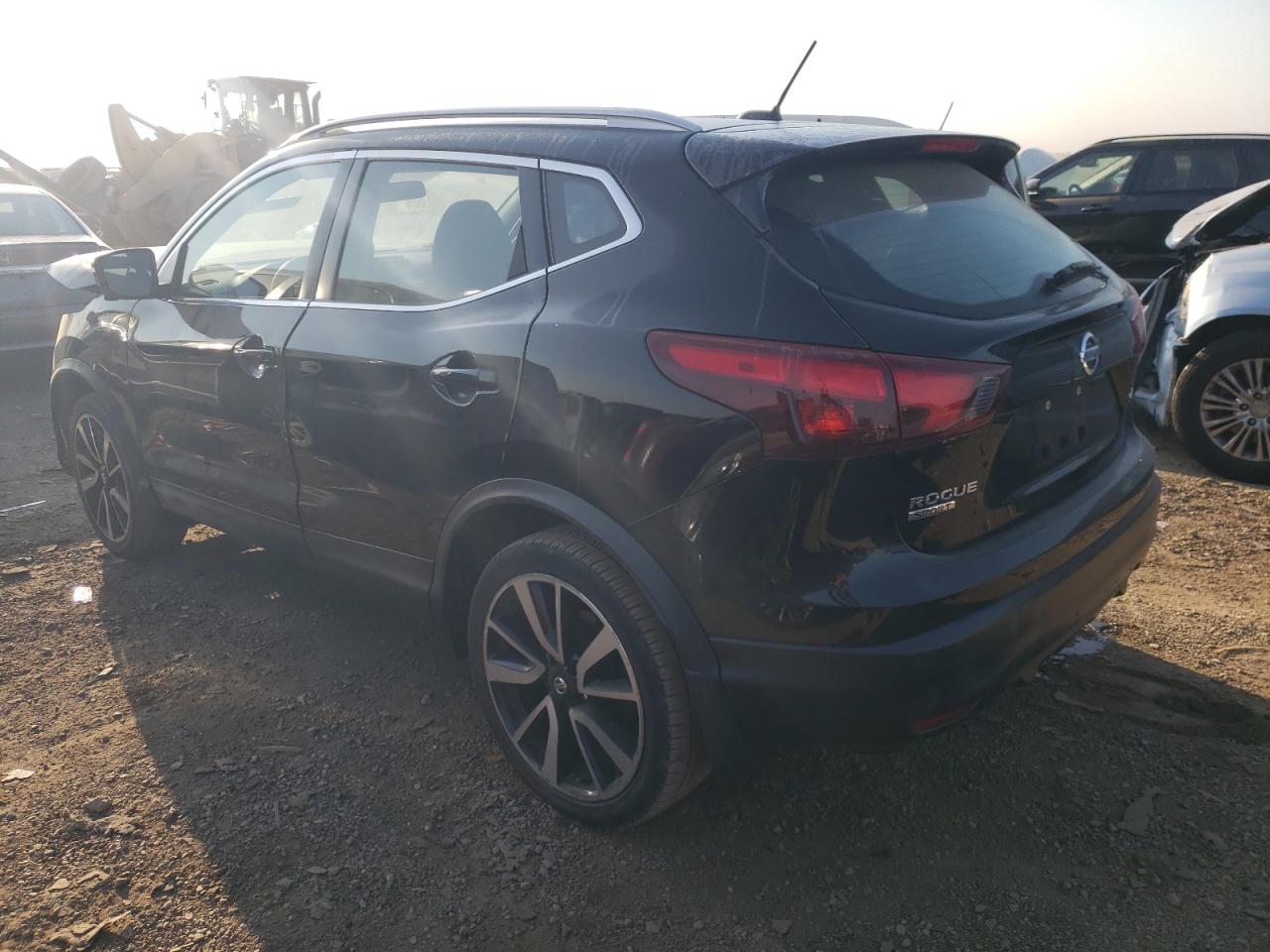 2017 Nissan Rogue - Image 2