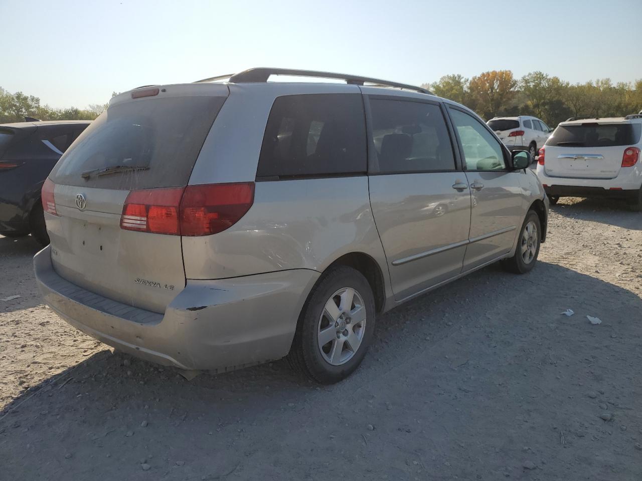 2004 Toyota Sienna - Image 3