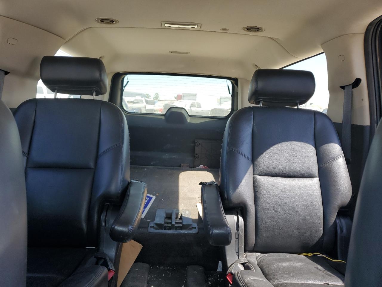 2009 Chevrolet Suburban - Image 10