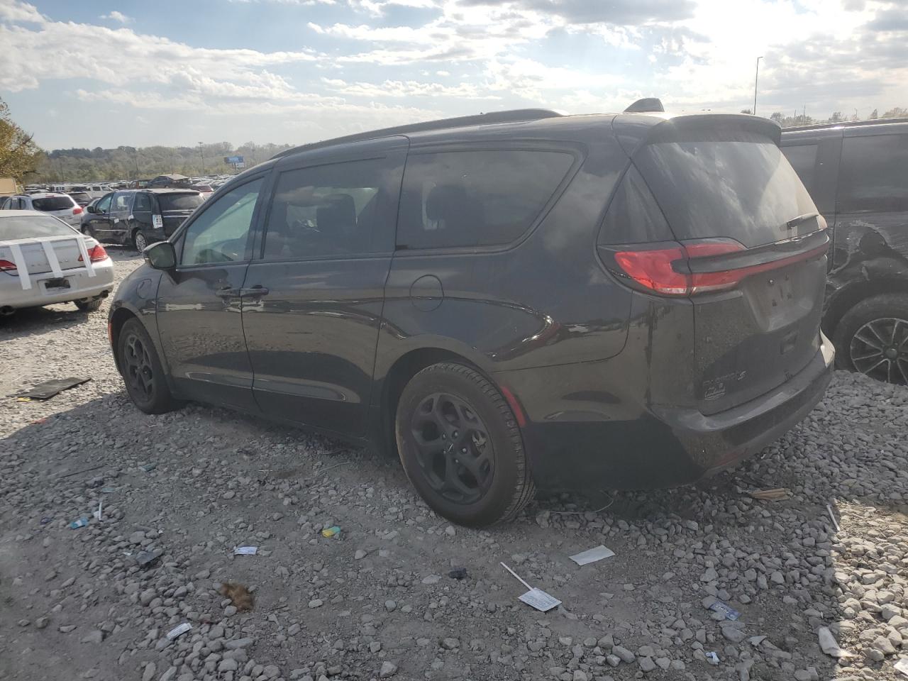 2021 Chrysler Pacifica - Image 2
