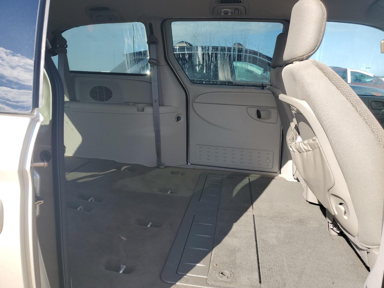 2005 Chrysler Town & Country Touring VIN: 2C4GP54L35R118360 Lot: 74361154