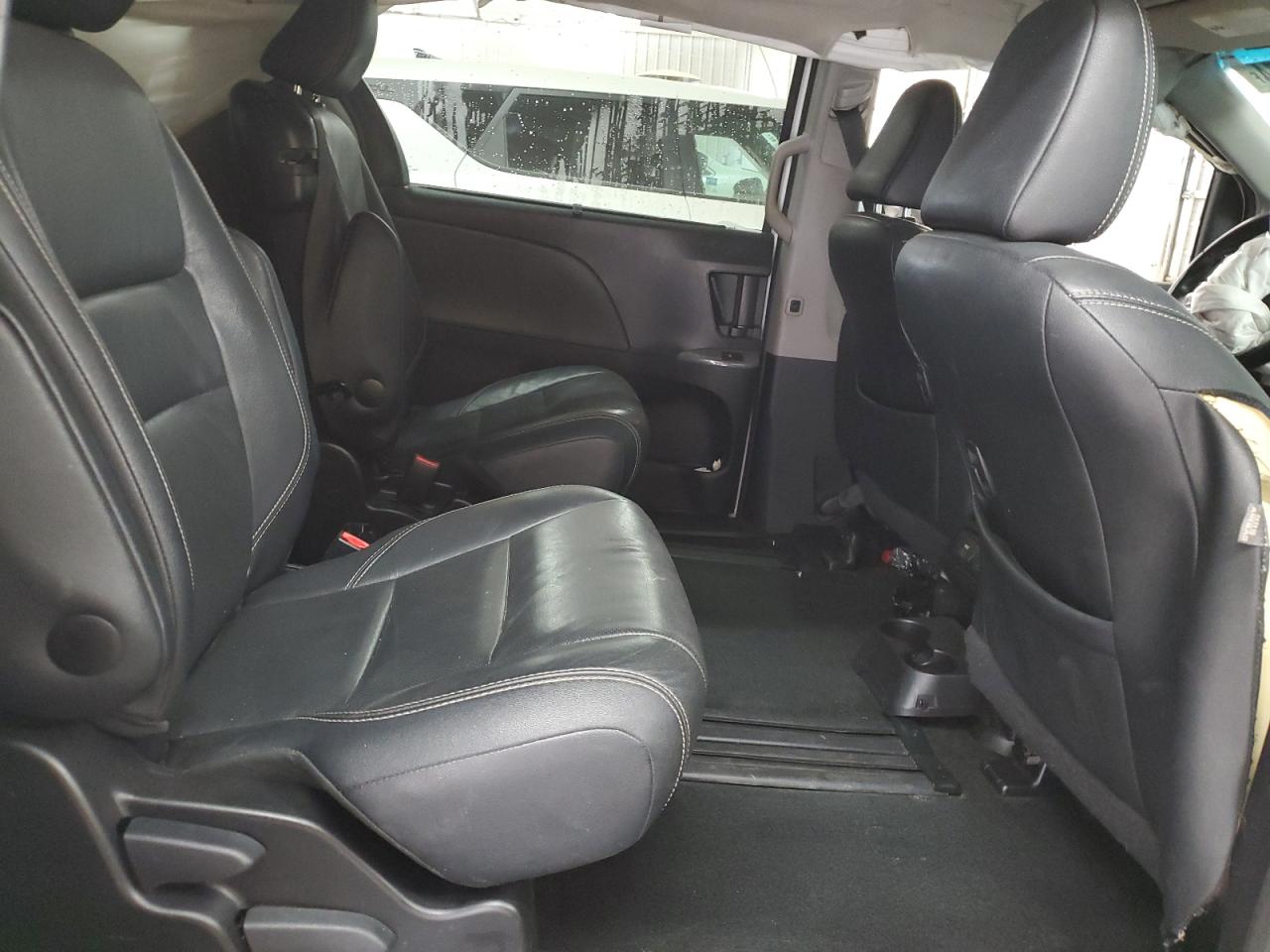 2015 Toyota Sienna - Image 11